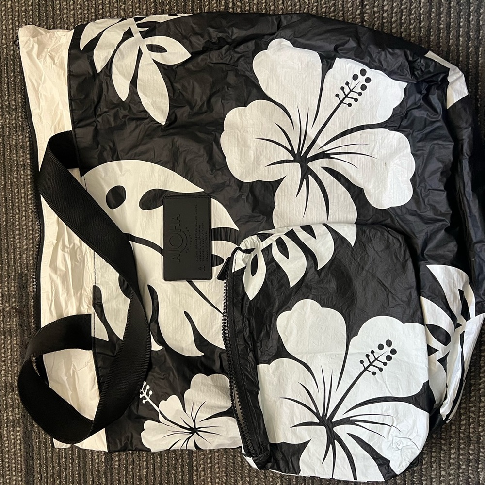 ALOHA Collection Black and White Hibiscus Tote